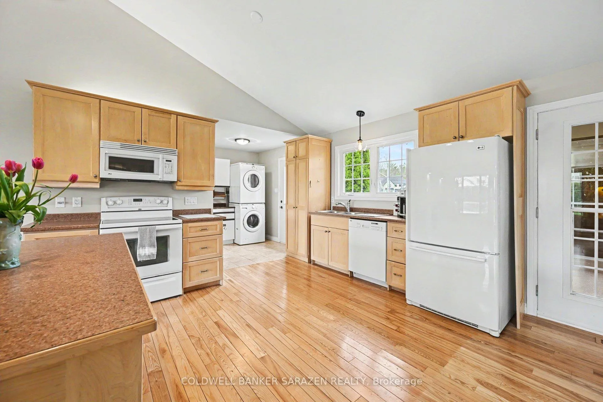 Photo 10 of 162 Erindale Avenue, Renfrew — HOMEH