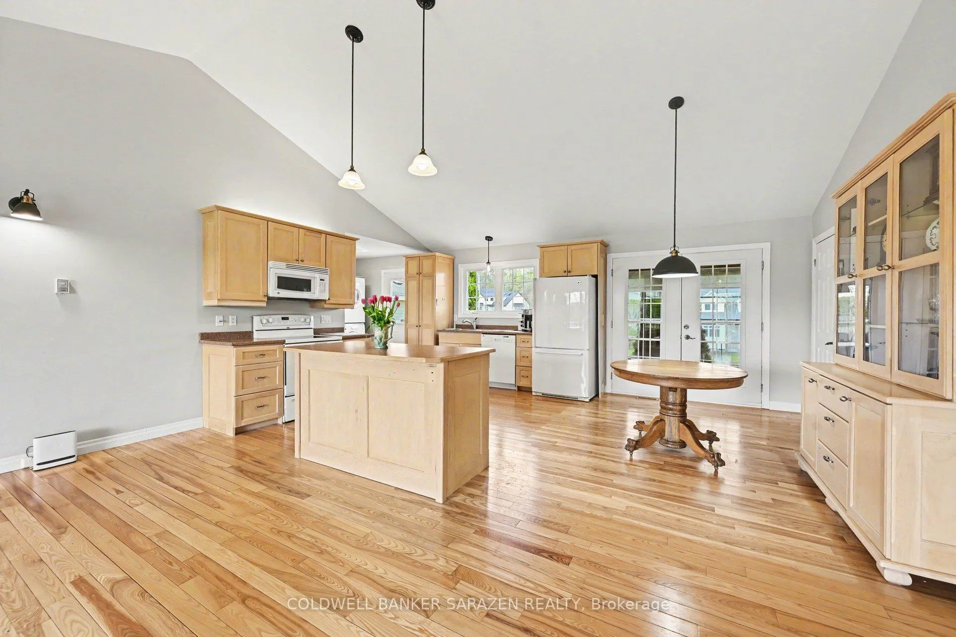 Photo 12 of 162 Erindale Avenue, Renfrew — HOMEH