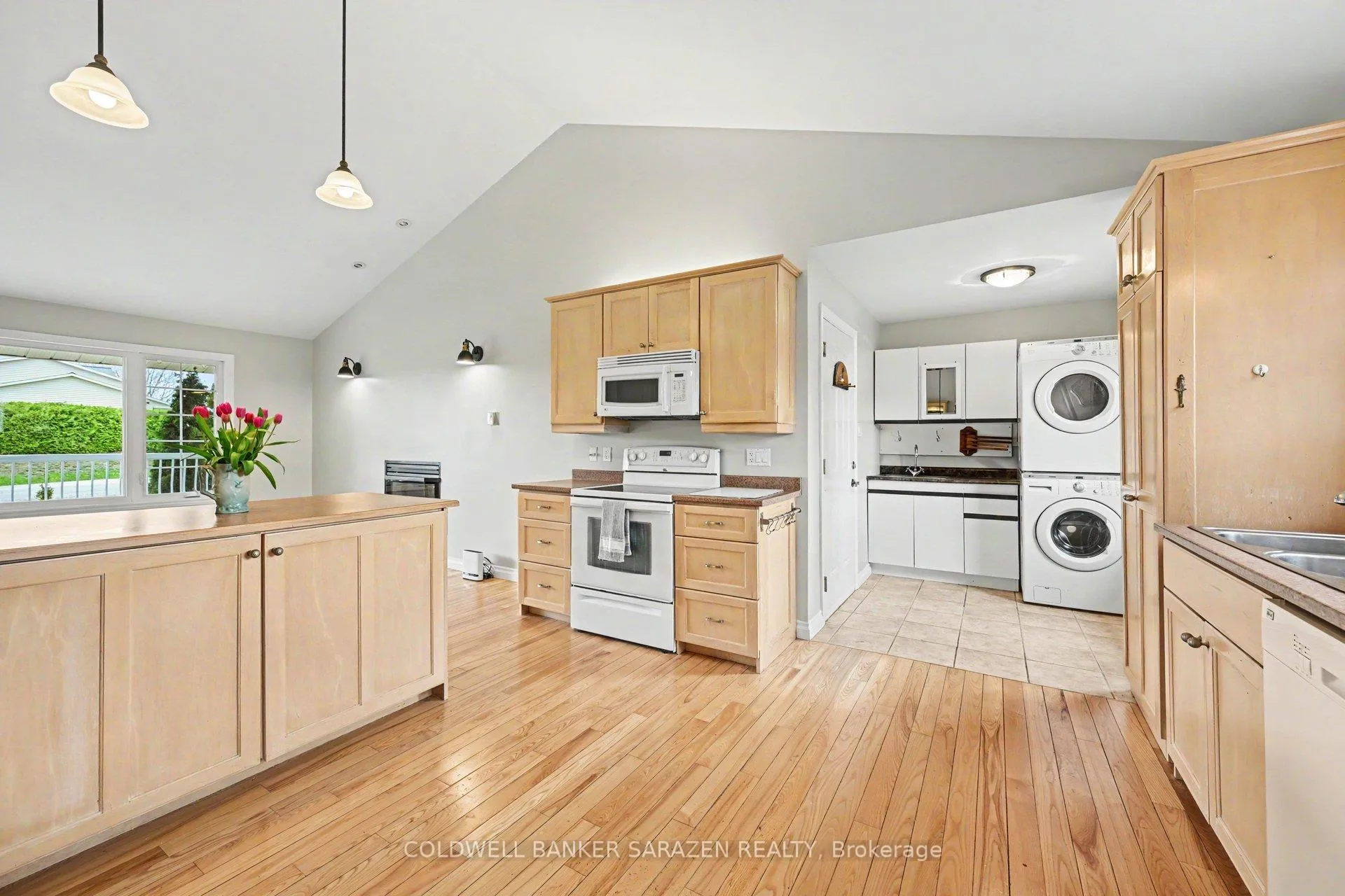 Photo 13 of 162 Erindale Avenue, Renfrew — HOMEH