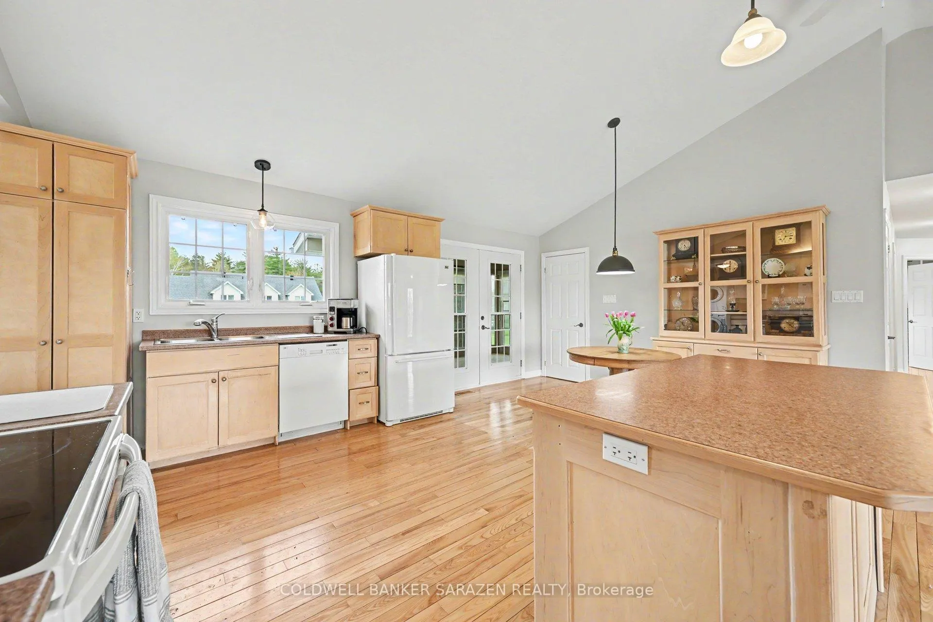 Photo 14 of 162 Erindale Avenue, Renfrew — HOMEH