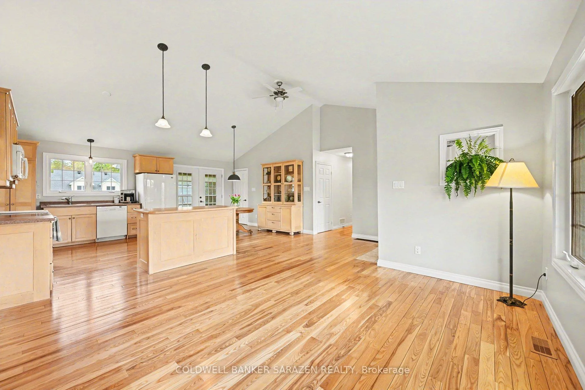 Photo 18 of 162 Erindale Avenue, Renfrew — HOMEH