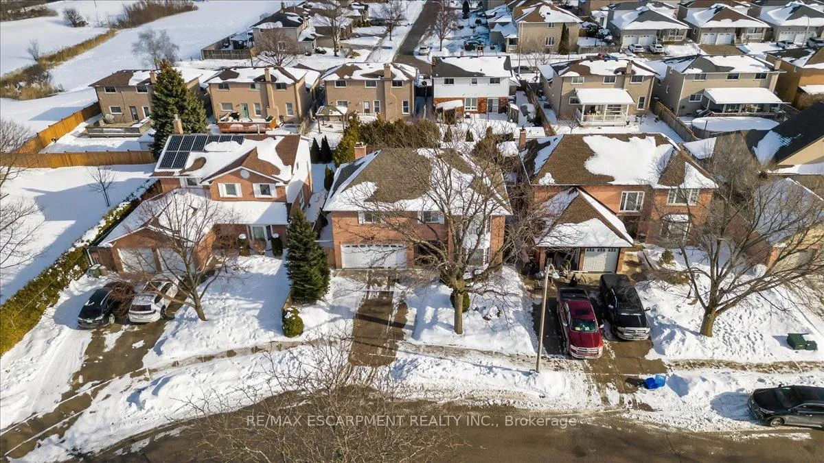 Photo 3 of 54 Goldcrest Drive, Hamilton, Stoney Creek — HOMEH