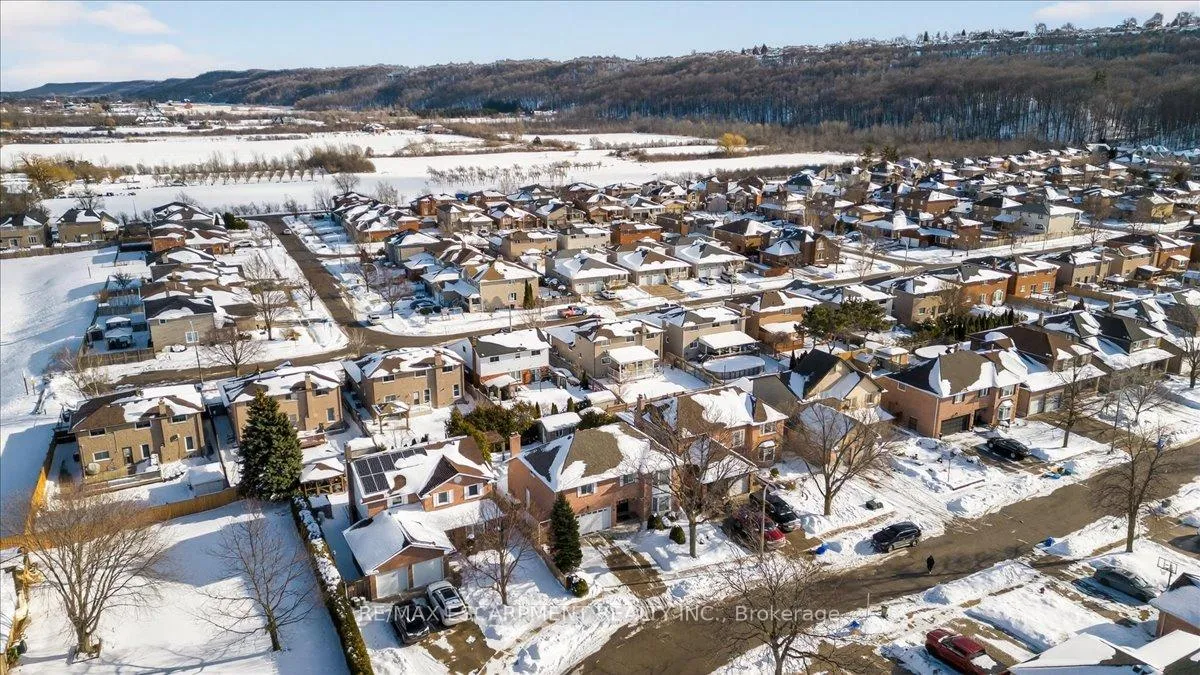 Photo 7 of 54 Goldcrest Drive, Hamilton, Stoney Creek — HOMEH