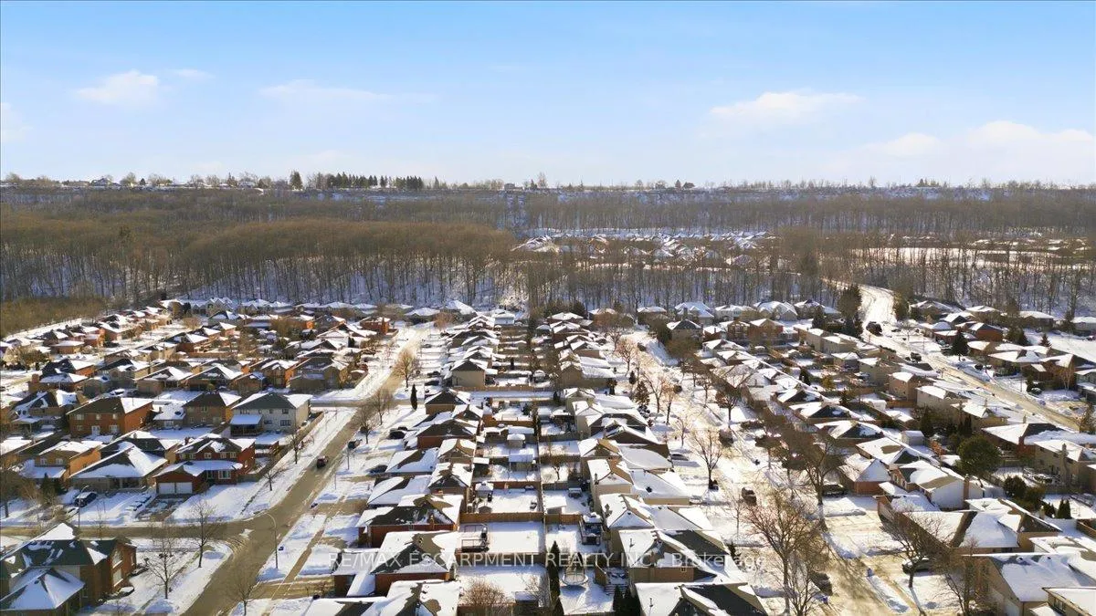 Photo 9 of 54 Goldcrest Drive, Hamilton, Stoney Creek — HOMEH