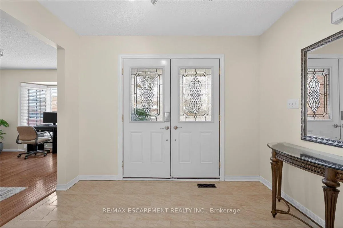 Photo 11 of 54 Goldcrest Drive, Hamilton, Stoney Creek — HOMEH