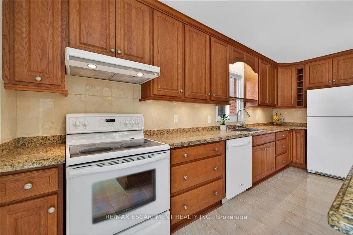 Photo 19 of 54 Goldcrest Drive, Hamilton, Stoney Creek — HOMEH