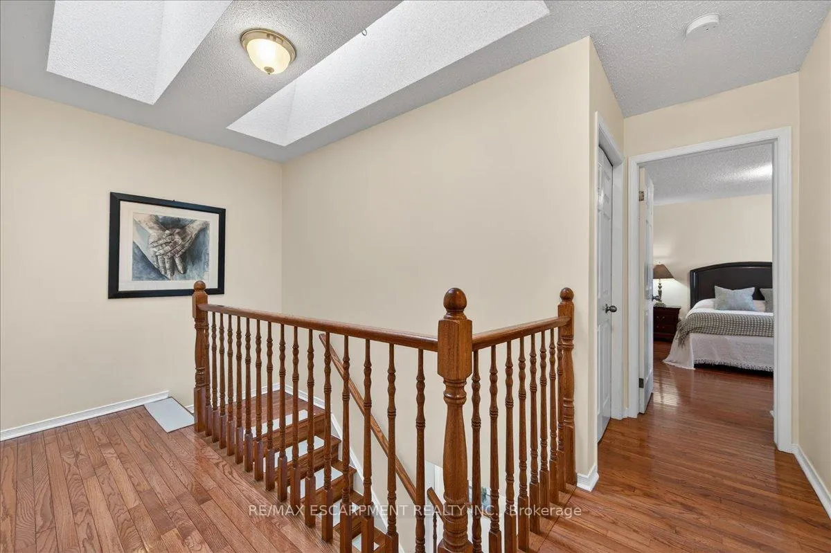 Photo 23 of 54 Goldcrest Drive, Hamilton, Stoney Creek — HOMEH