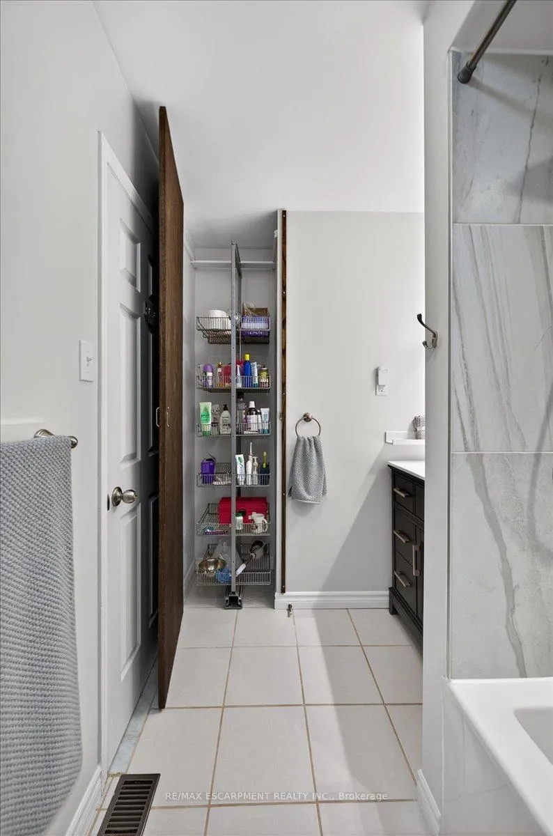 Photo 29 of 54 Goldcrest Drive, Hamilton, Stoney Creek — HOMEH