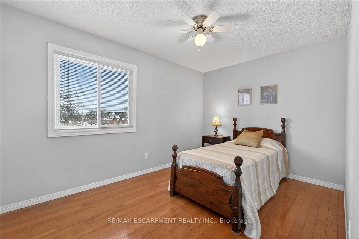 Photo 32 of 54 Goldcrest Drive, Hamilton, Stoney Creek — HOMEH