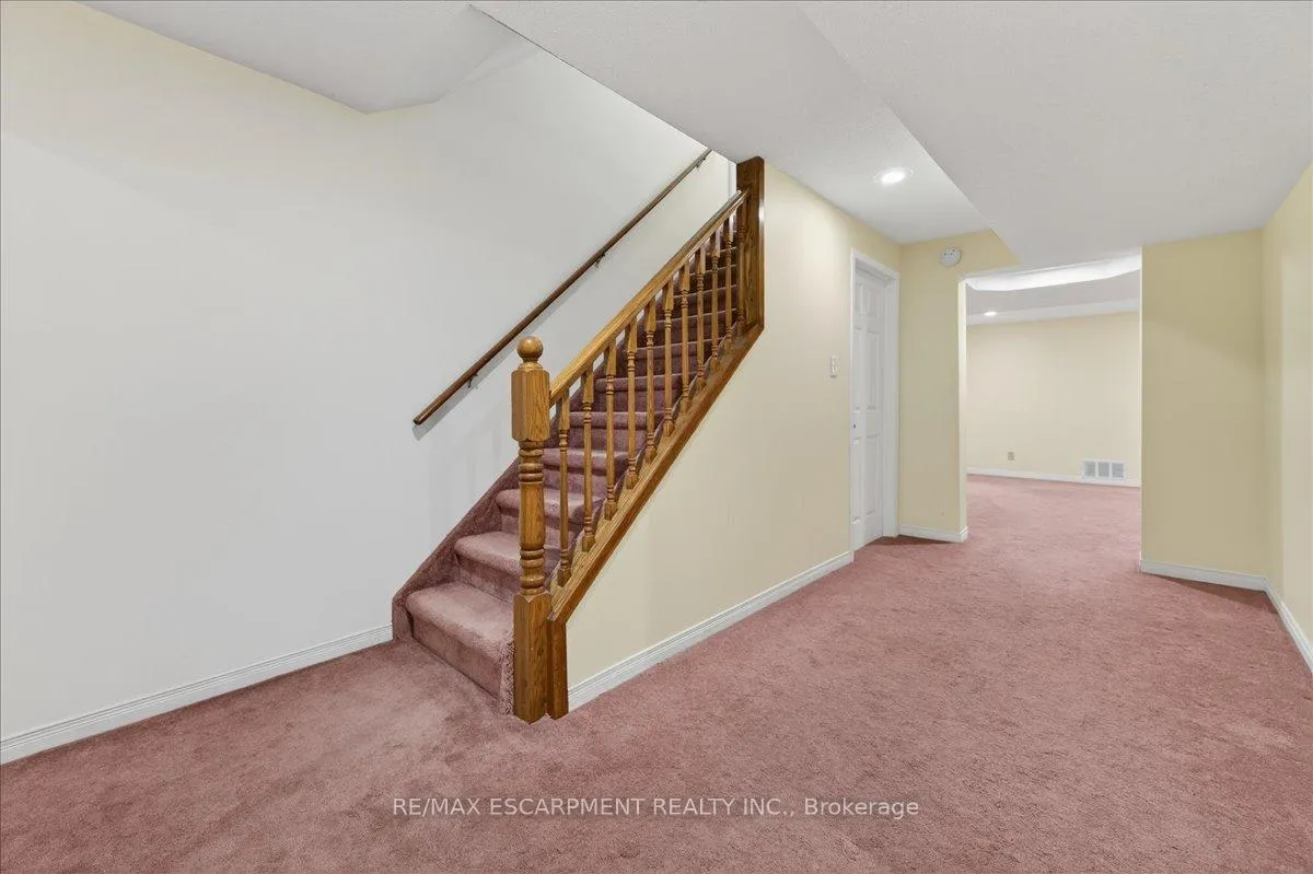 Photo 34 of 54 Goldcrest Drive, Hamilton, Stoney Creek — HOMEH
