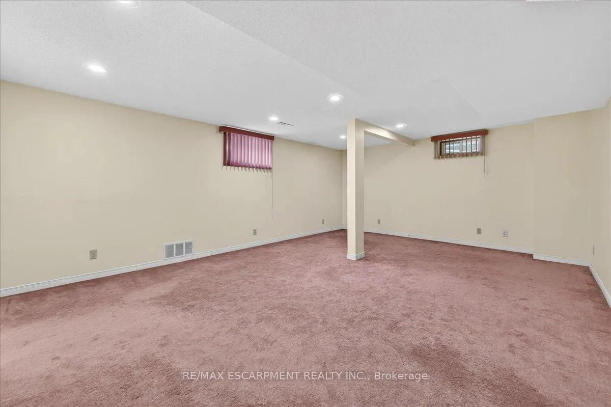 Photo 37 of 54 Goldcrest Drive, Hamilton, Stoney Creek — HOMEH
