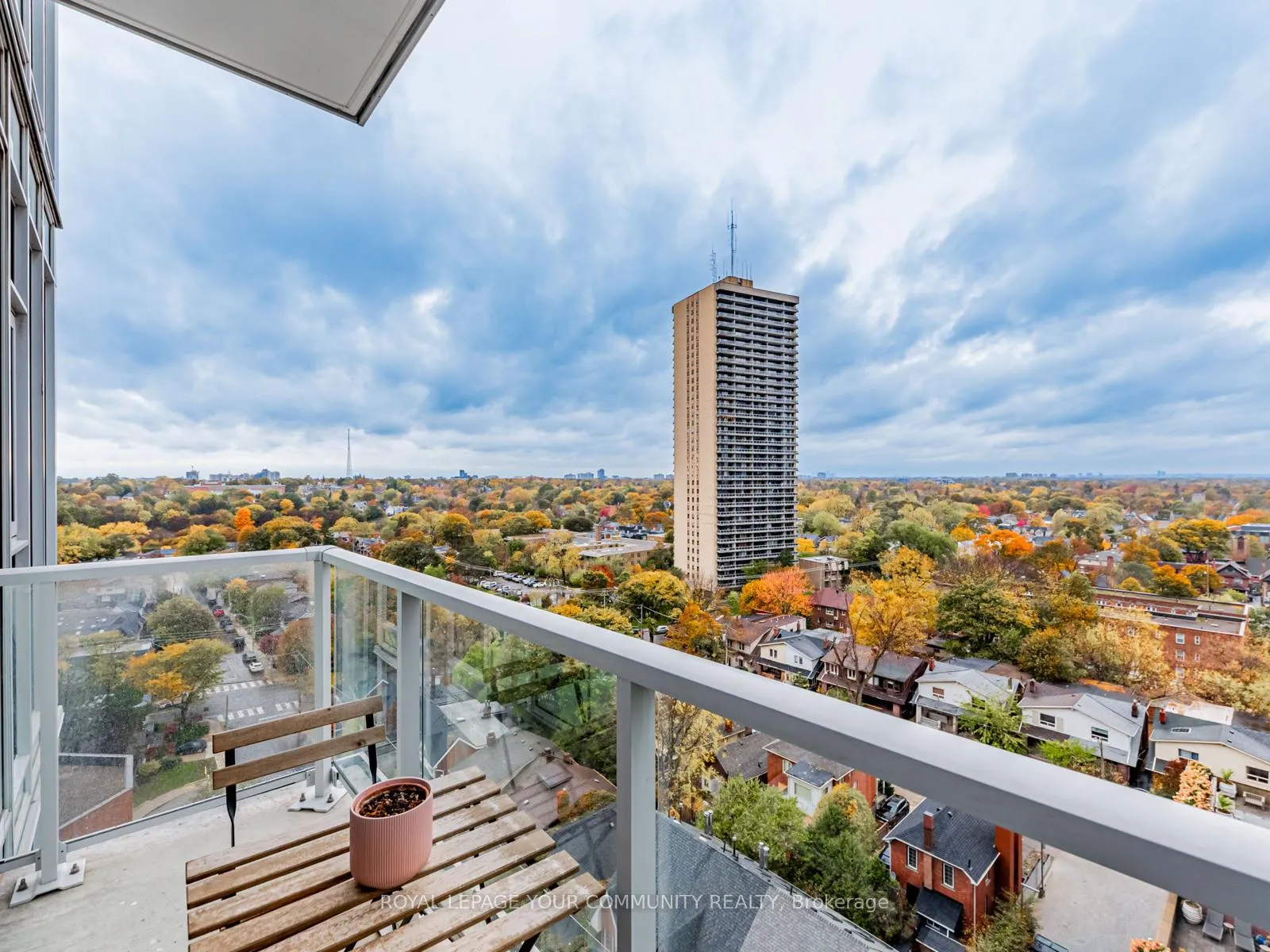 Photo 1 of Unit 1021, 33 Helendale Avenue, Toronto, Yonge-Eglinton — HOMEH