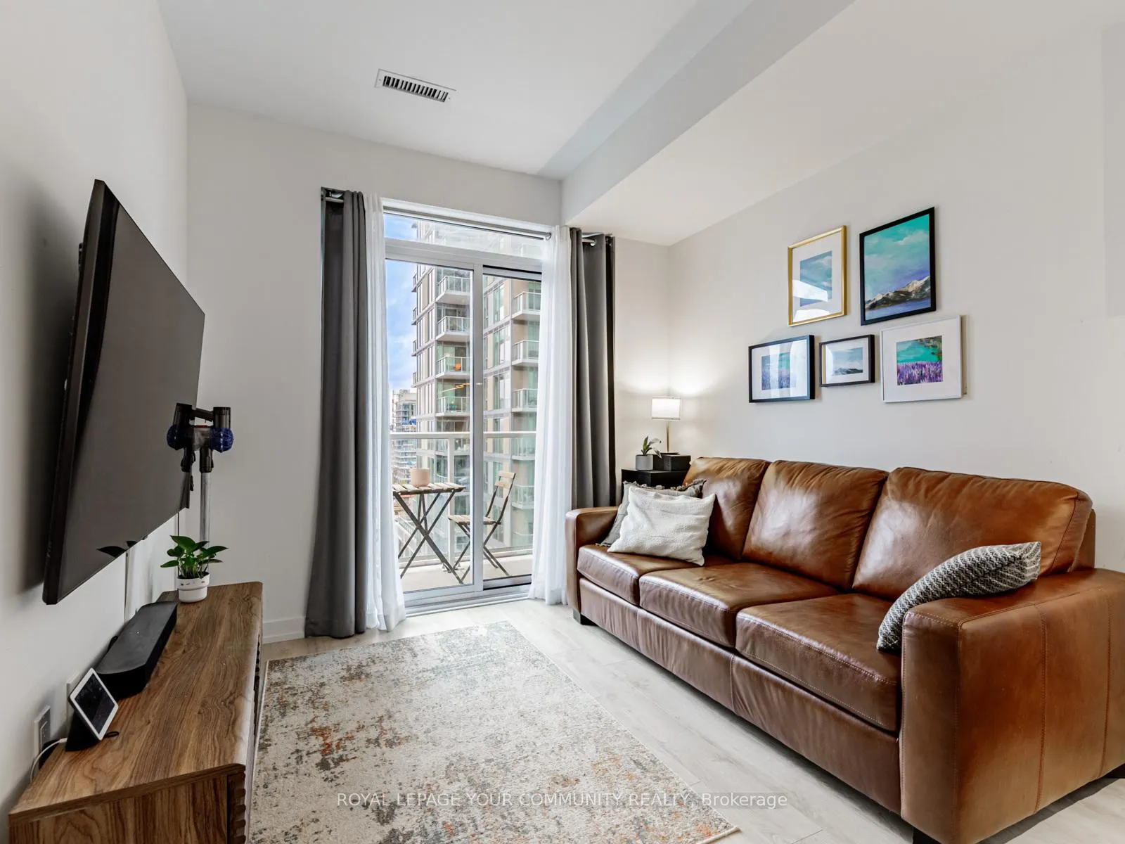 Photo 6 of Unit 1021, 33 Helendale Avenue, Toronto, Yonge-Eglinton — HOMEH