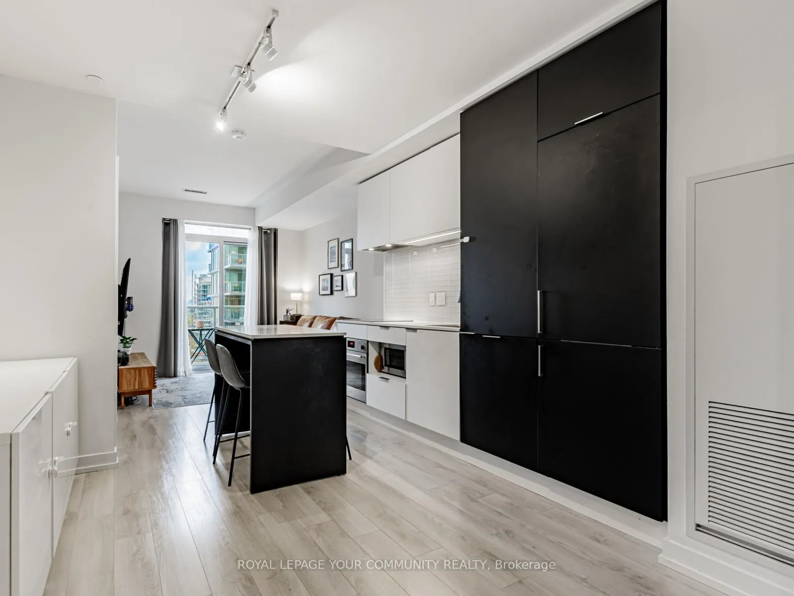 Photo 10 of Unit 1021, 33 Helendale Avenue, Toronto, Yonge-Eglinton — HOMEH