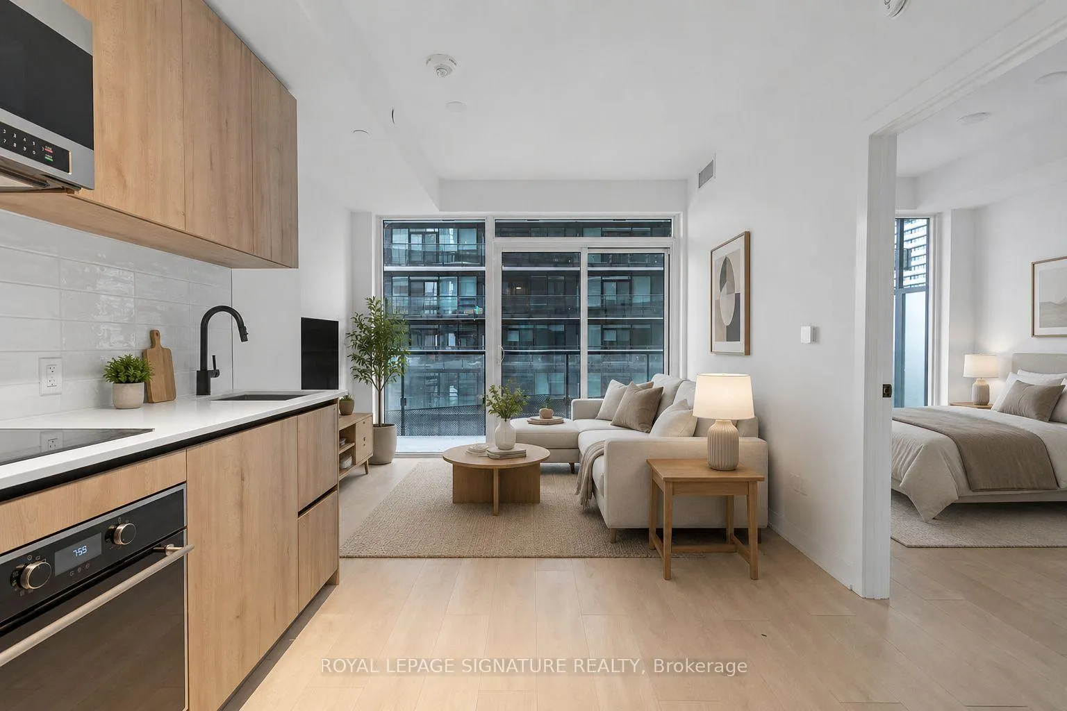 Photo 1 of Unit 1613, 117 Broadway Avenue, Toronto, Mount Pleasant West — HOMEH