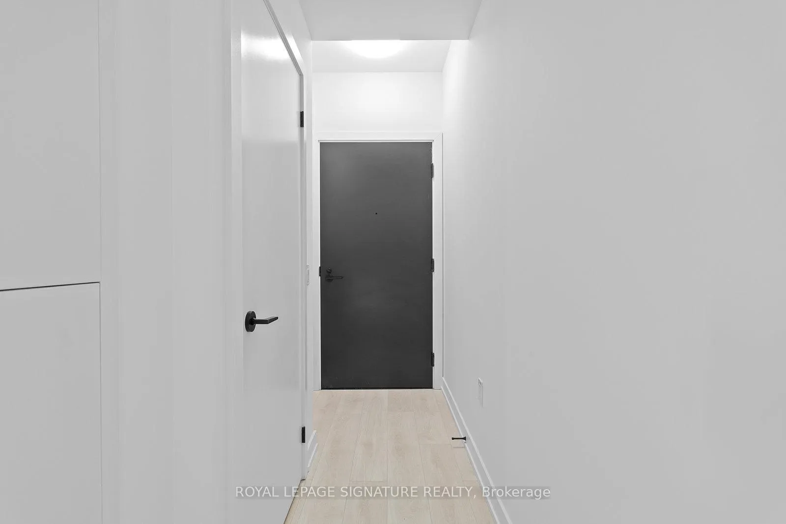 Photo 3 of Unit 1613, 117 Broadway Avenue, Toronto, Mount Pleasant West — HOMEH