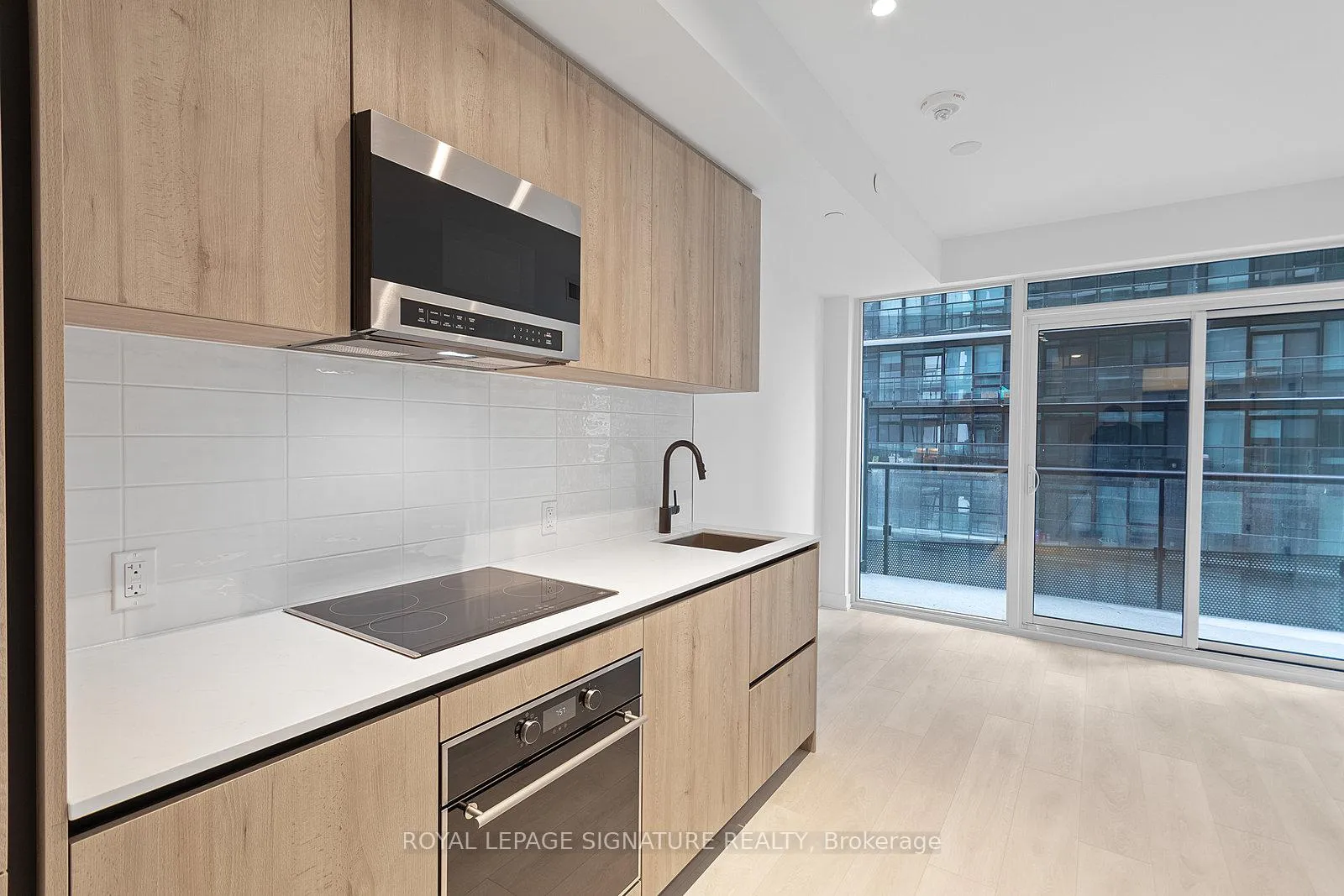 Photo 4 of Unit 1613, 117 Broadway Avenue, Toronto, Mount Pleasant West — HOMEH