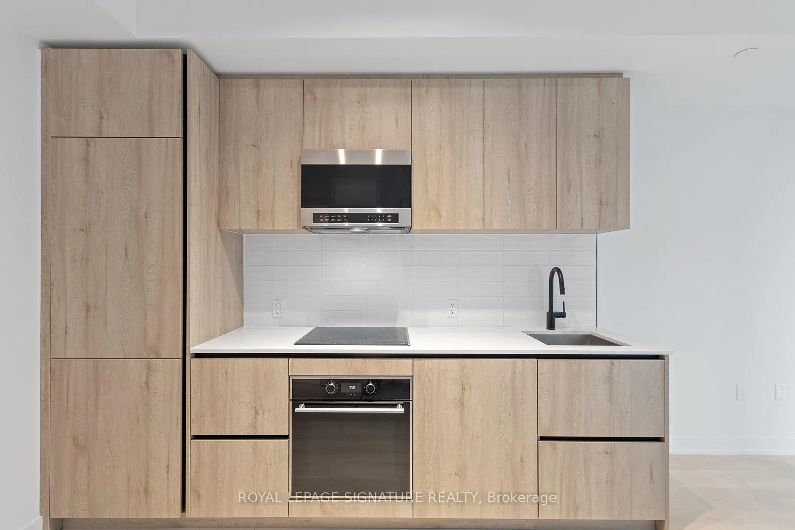Photo 5 of Unit 1613, 117 Broadway Avenue, Toronto, Mount Pleasant West — HOMEH