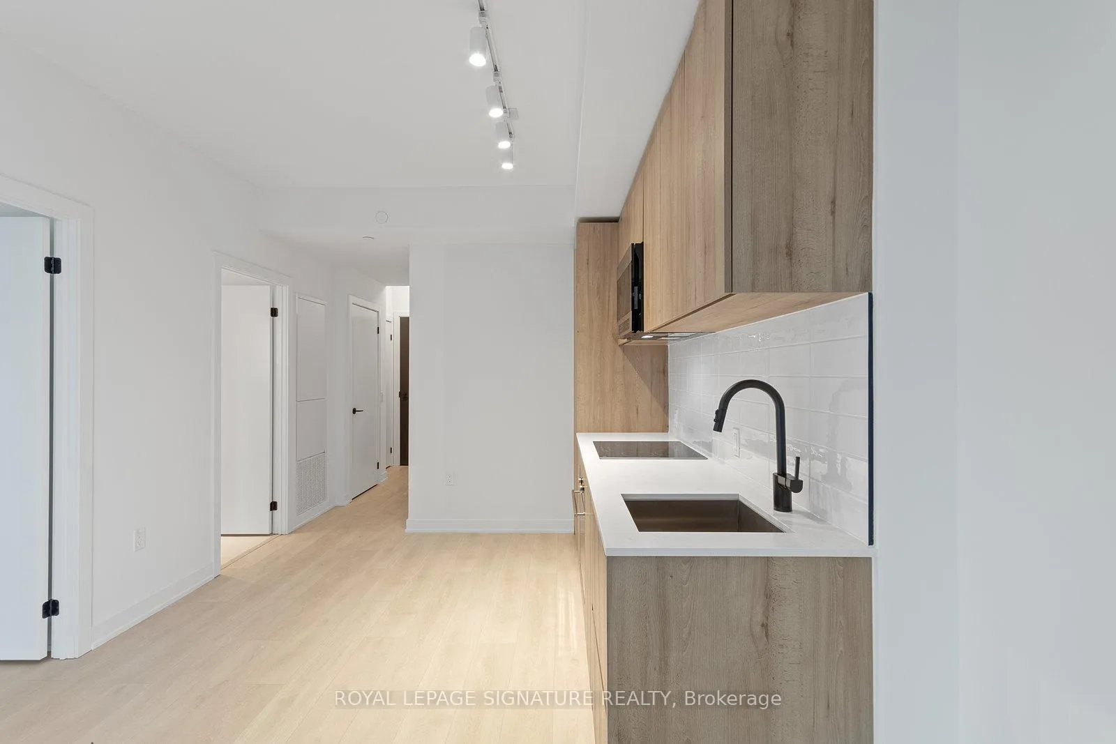 Photo 7 of Unit 1613, 117 Broadway Avenue, Toronto, Mount Pleasant West — HOMEH
