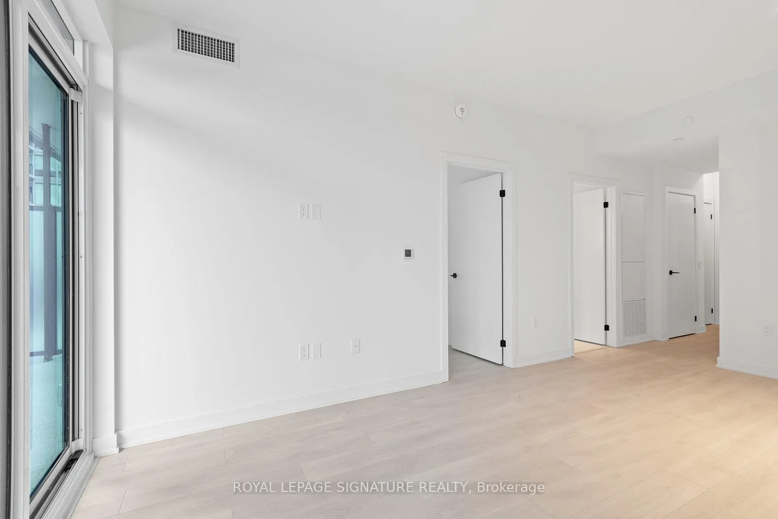 Photo 9 of Unit 1613, 117 Broadway Avenue, Toronto, Mount Pleasant West — HOMEH