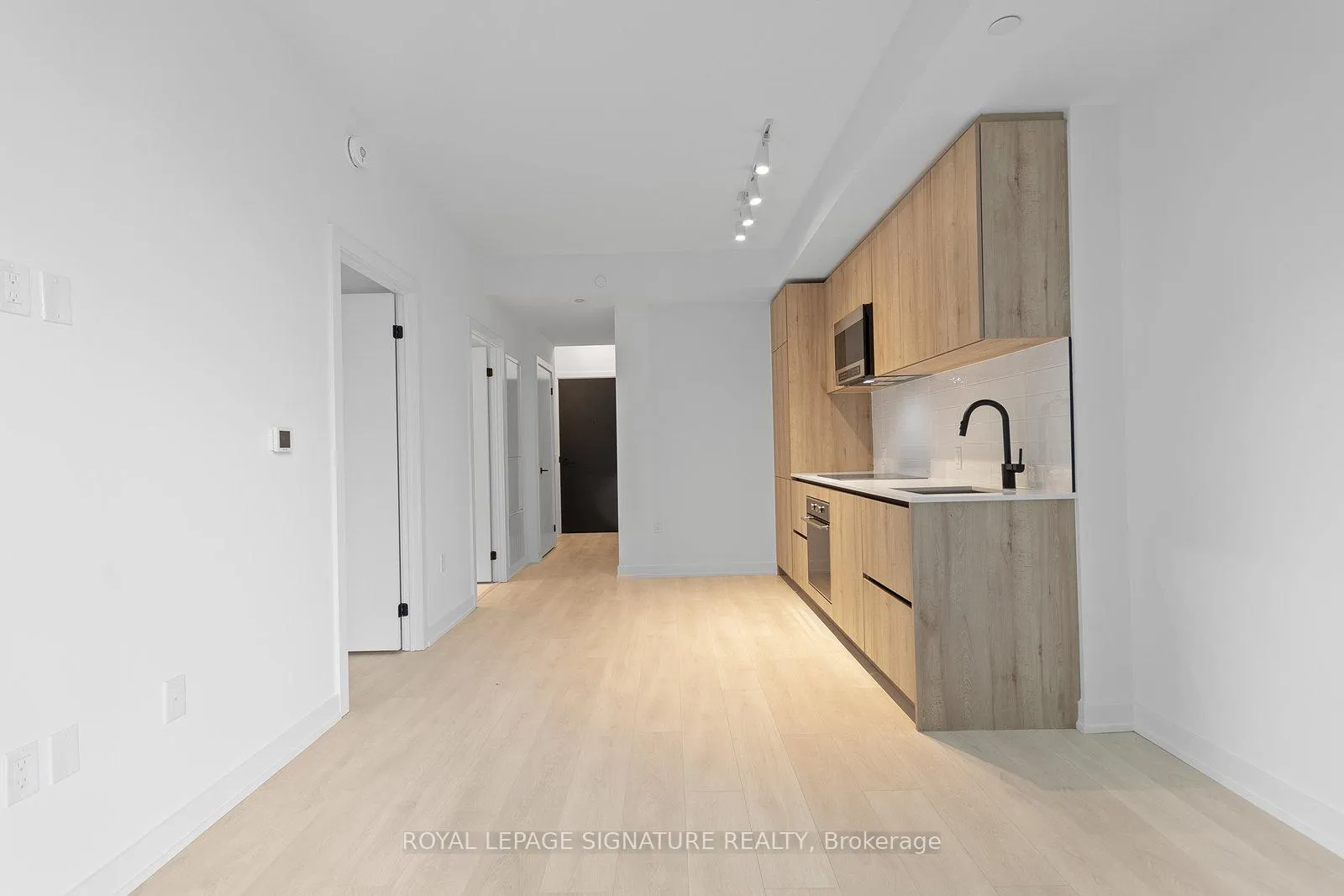 Photo 10 of Unit 1613, 117 Broadway Avenue, Toronto, Mount Pleasant West — HOMEH