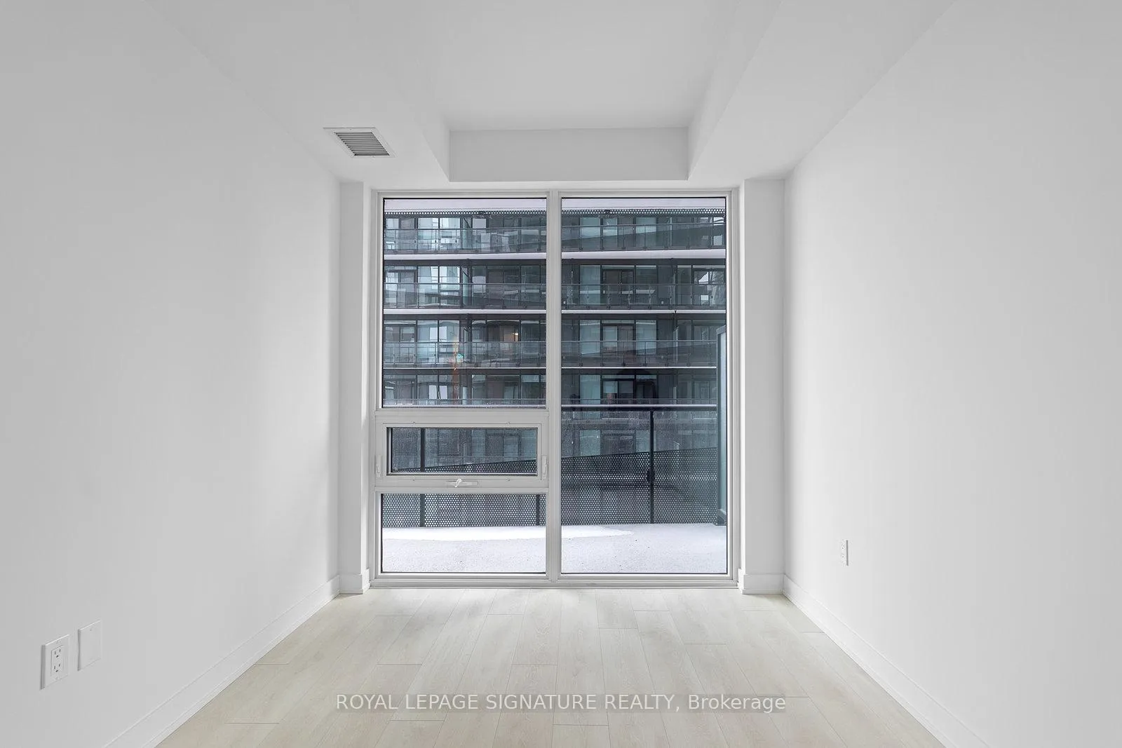 Photo 12 of Unit 1613, 117 Broadway Avenue, Toronto, Mount Pleasant West — HOMEH