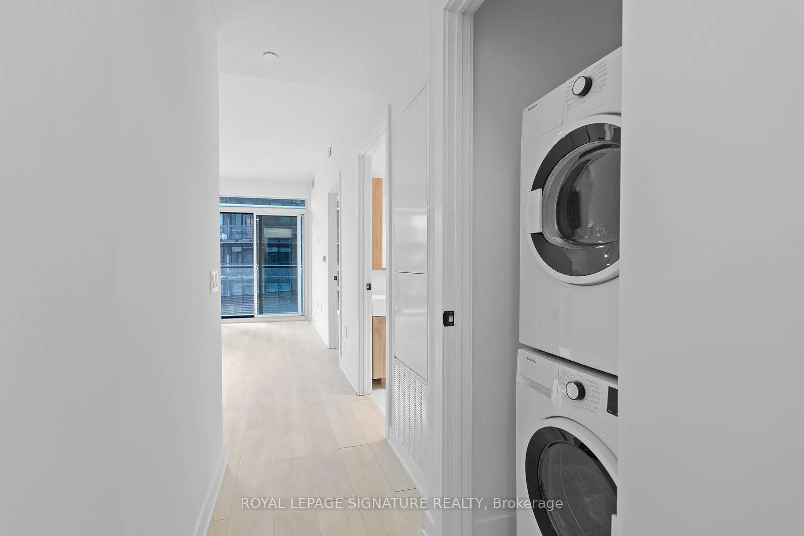 Photo 15 of Unit 1613, 117 Broadway Avenue, Toronto, Mount Pleasant West — HOMEH