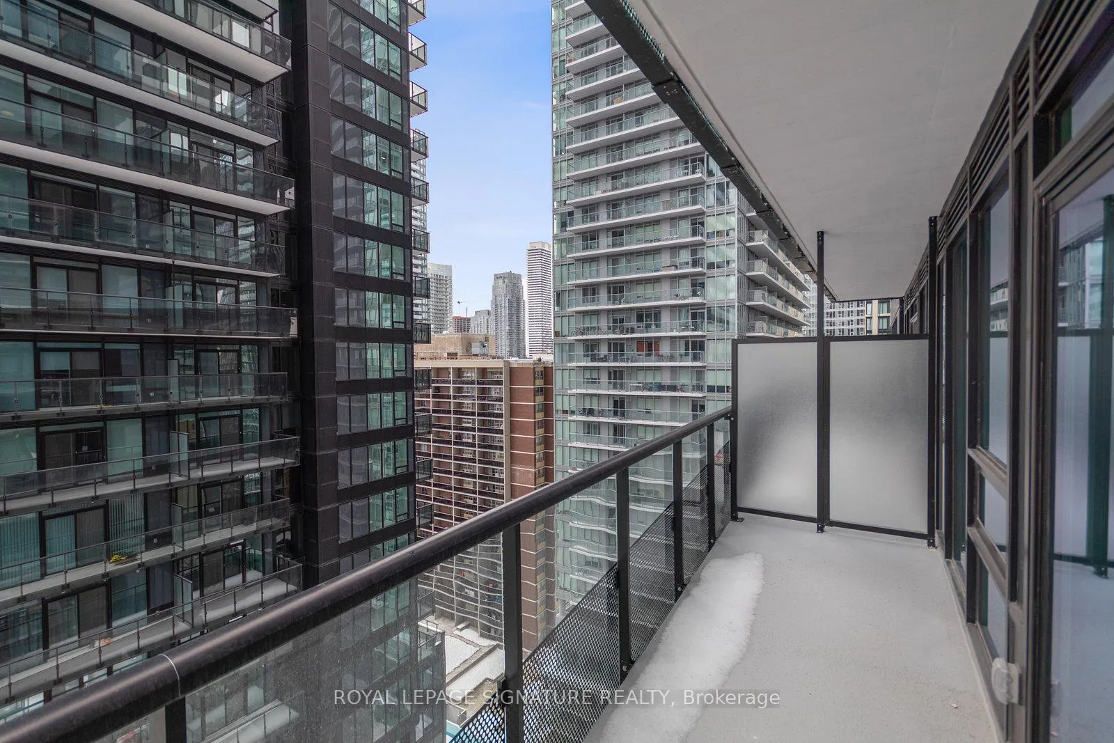 Photo 17 of Unit 1613, 117 Broadway Avenue, Toronto, Mount Pleasant West — HOMEH