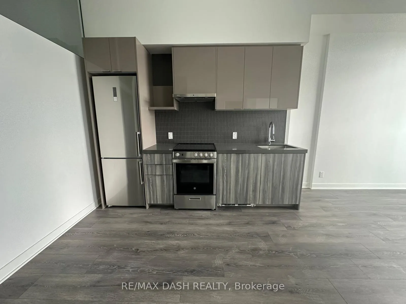 Photo 10 of Unit 406, 10 Flavelle Trail, Vaughan, Steeles West Industrial — HOMEH