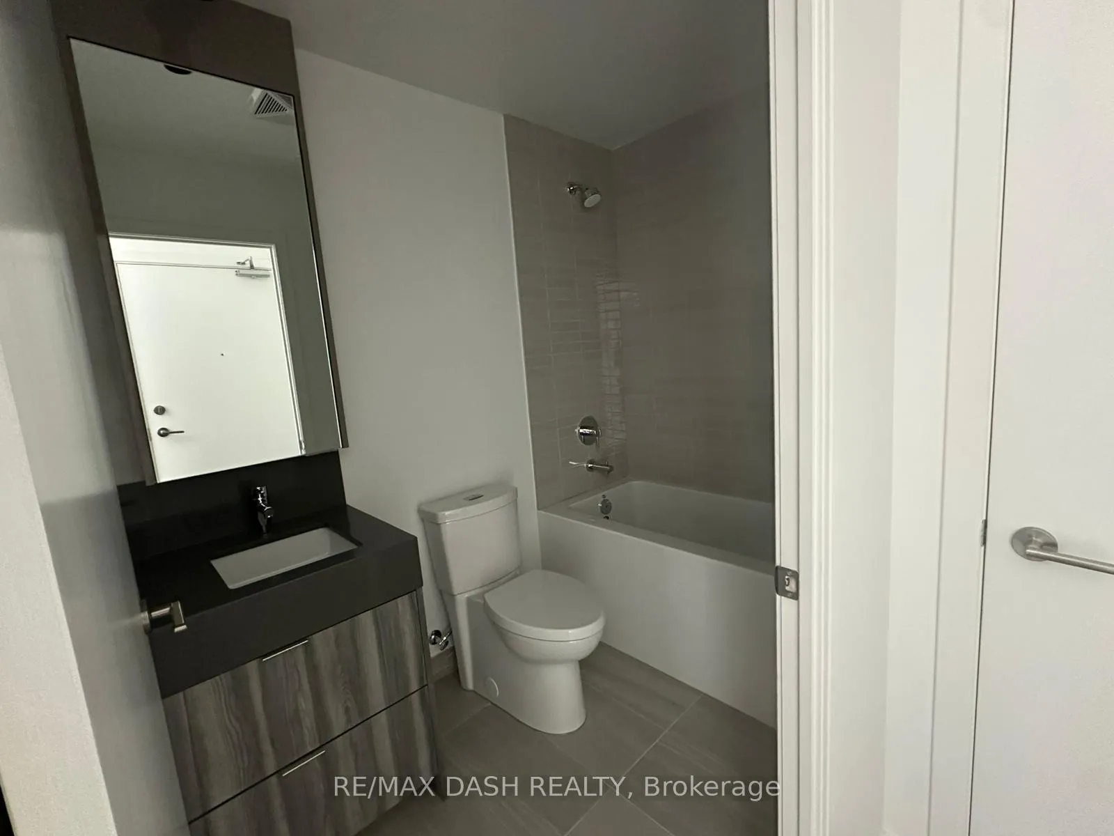 Photo 17 of Unit 406, 10 Flavelle Trail, Vaughan, Steeles West Industrial — HOMEH