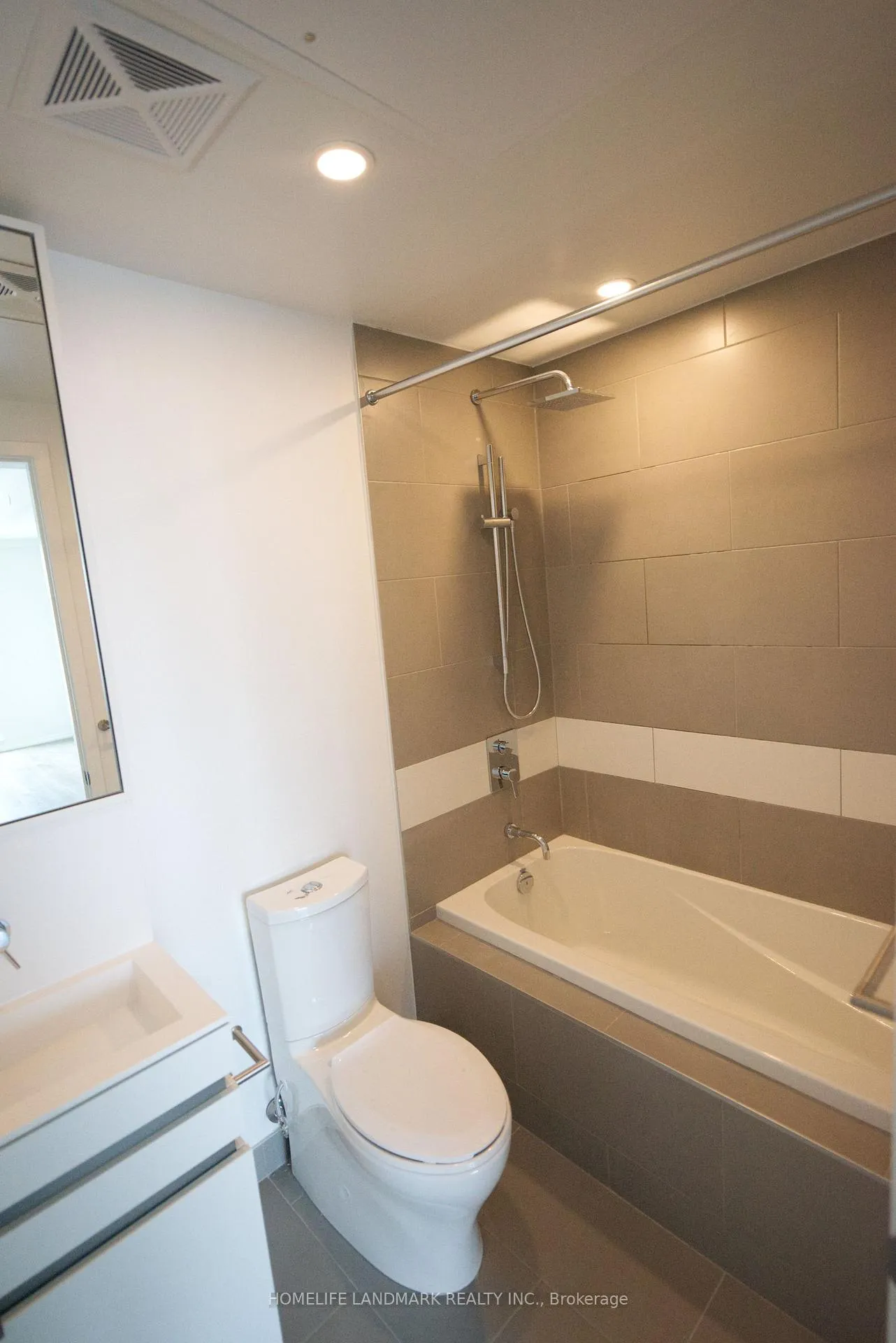 Photo 7 of Unit 4008, 197 Yonge Street, Toronto, Church-Yonge Corridor — HOMEH