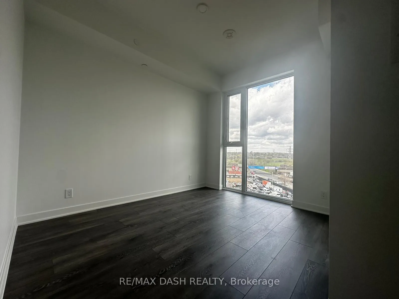 Photo 10 of Unit 701, 10 Flavelle Trail, Vaughan, Steeles West Industrial — HOMEH