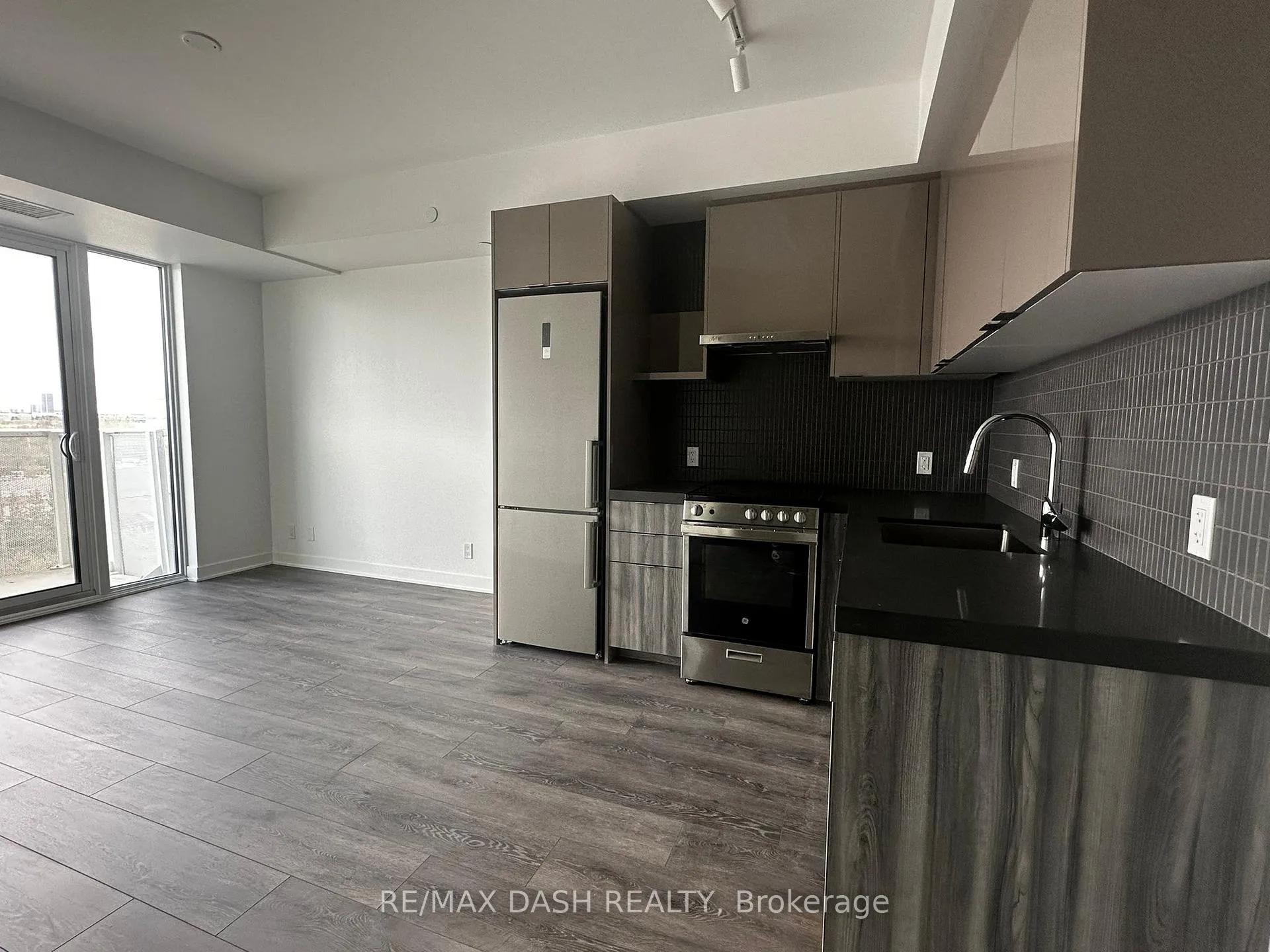 Photo 17 of Unit 701, 10 Flavelle Trail, Vaughan, Steeles West Industrial — HOMEH