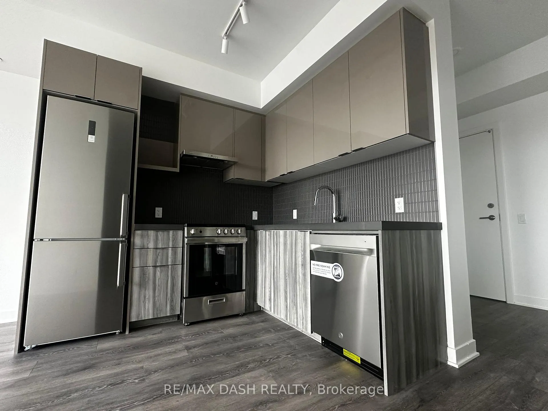 Photo 18 of Unit 701, 10 Flavelle Trail, Vaughan, Steeles West Industrial — HOMEH