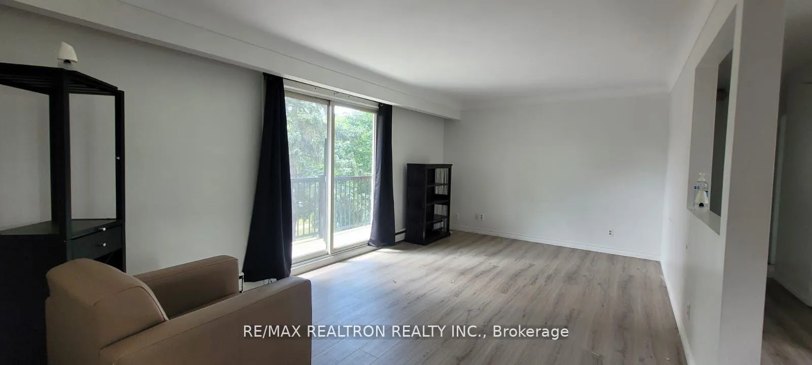 Photo 2 of Unit 2, 327 Glenridge Avenue, St. Catharines, Glendale/Glenridge — HOMEH