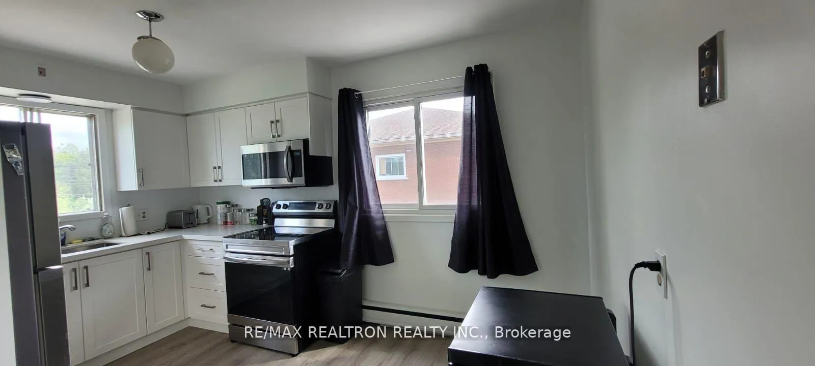 Photo 5 of Unit 2, 327 Glenridge Avenue, St. Catharines, Glendale/Glenridge — HOMEH