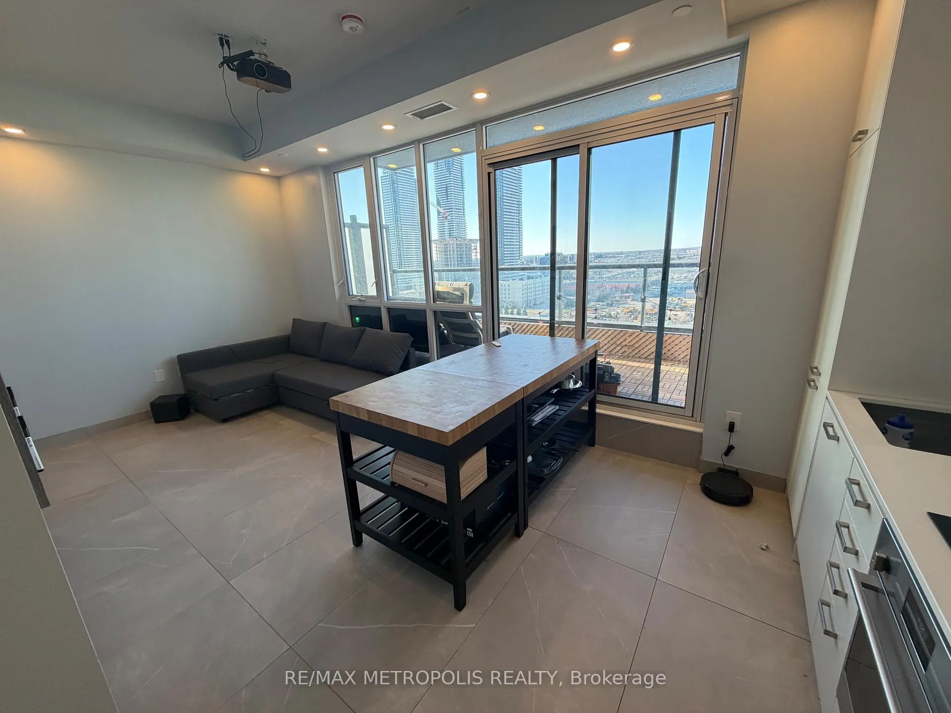 Photo 1 of Unit 1217, 38 Honeycrisp Crescent, Vaughan, Vaughan Corporate Centre — HOMEH
