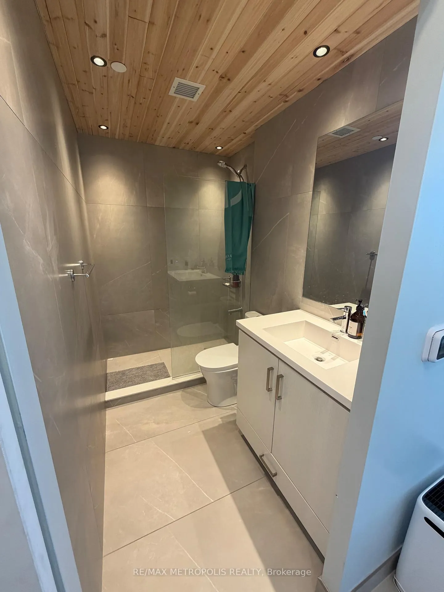 Photo 2 of Unit 1217, 38 Honeycrisp Crescent, Vaughan, Vaughan Corporate Centre — HOMEH