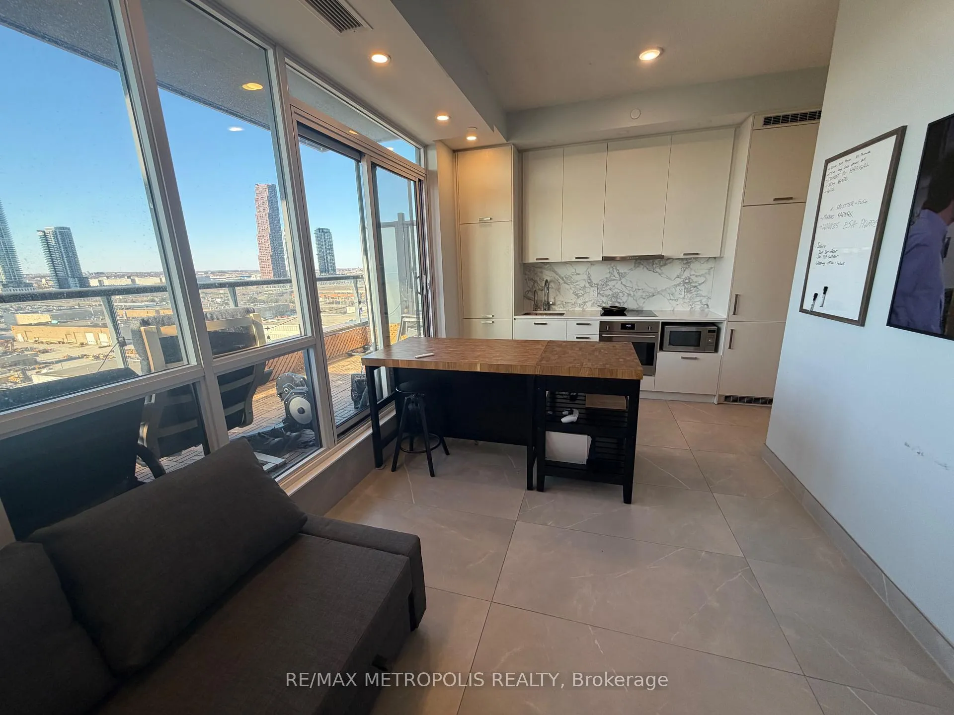 Photo 3 of Unit 1217, 38 Honeycrisp Crescent, Vaughan, Vaughan Corporate Centre — HOMEH