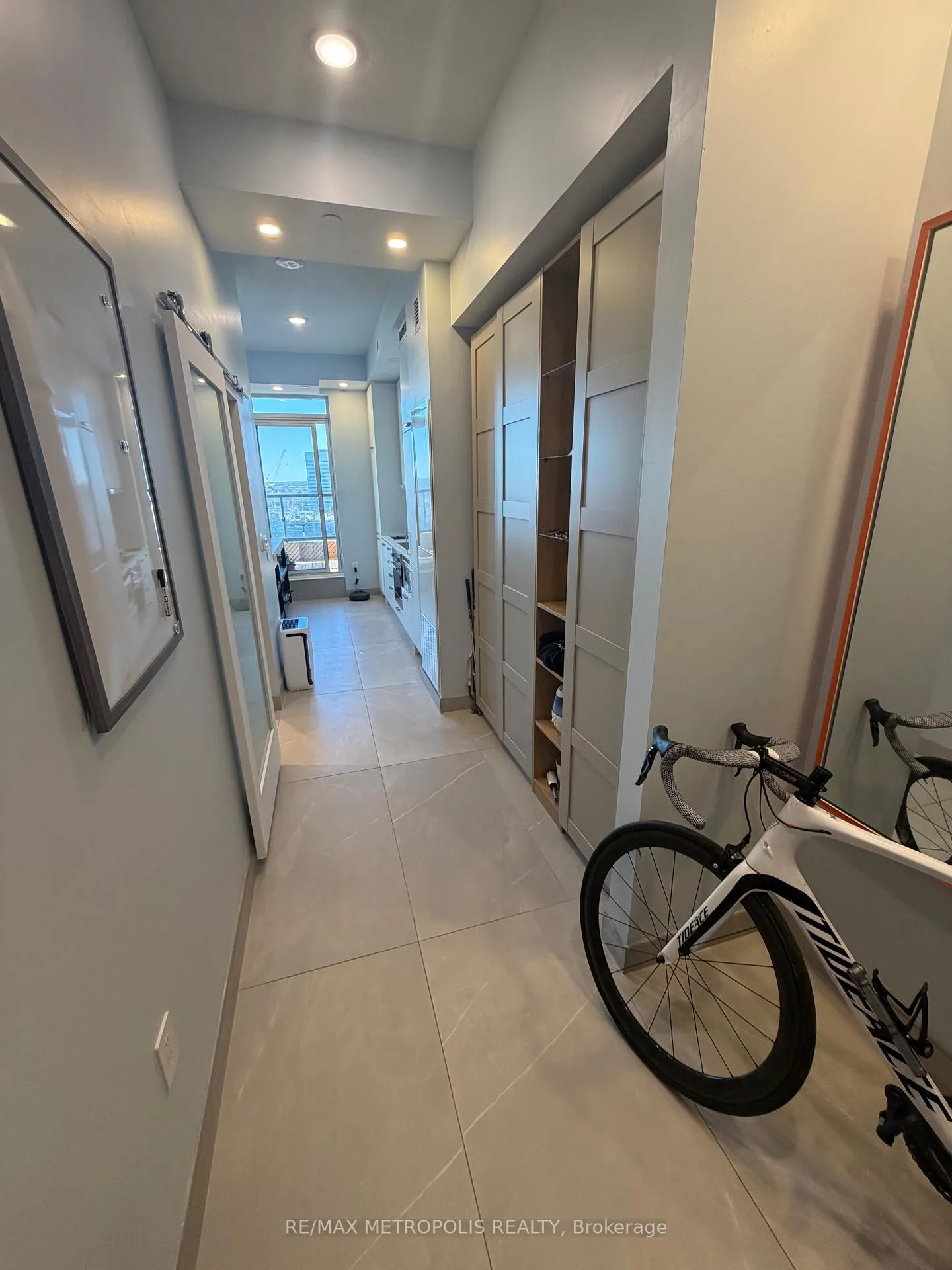 Photo 4 of Unit 1217, 38 Honeycrisp Crescent, Vaughan, Vaughan Corporate Centre — HOMEH