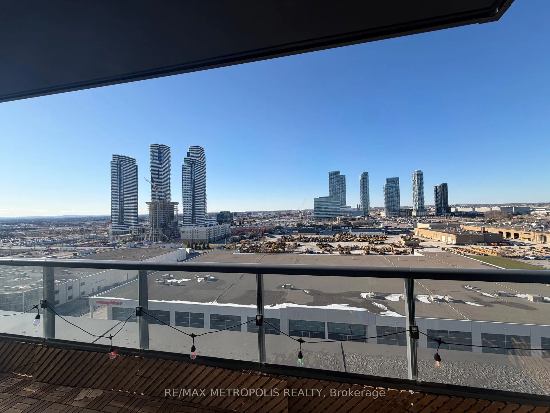 Photo 7 of Unit 1217, 38 Honeycrisp Crescent, Vaughan, Vaughan Corporate Centre — HOMEH