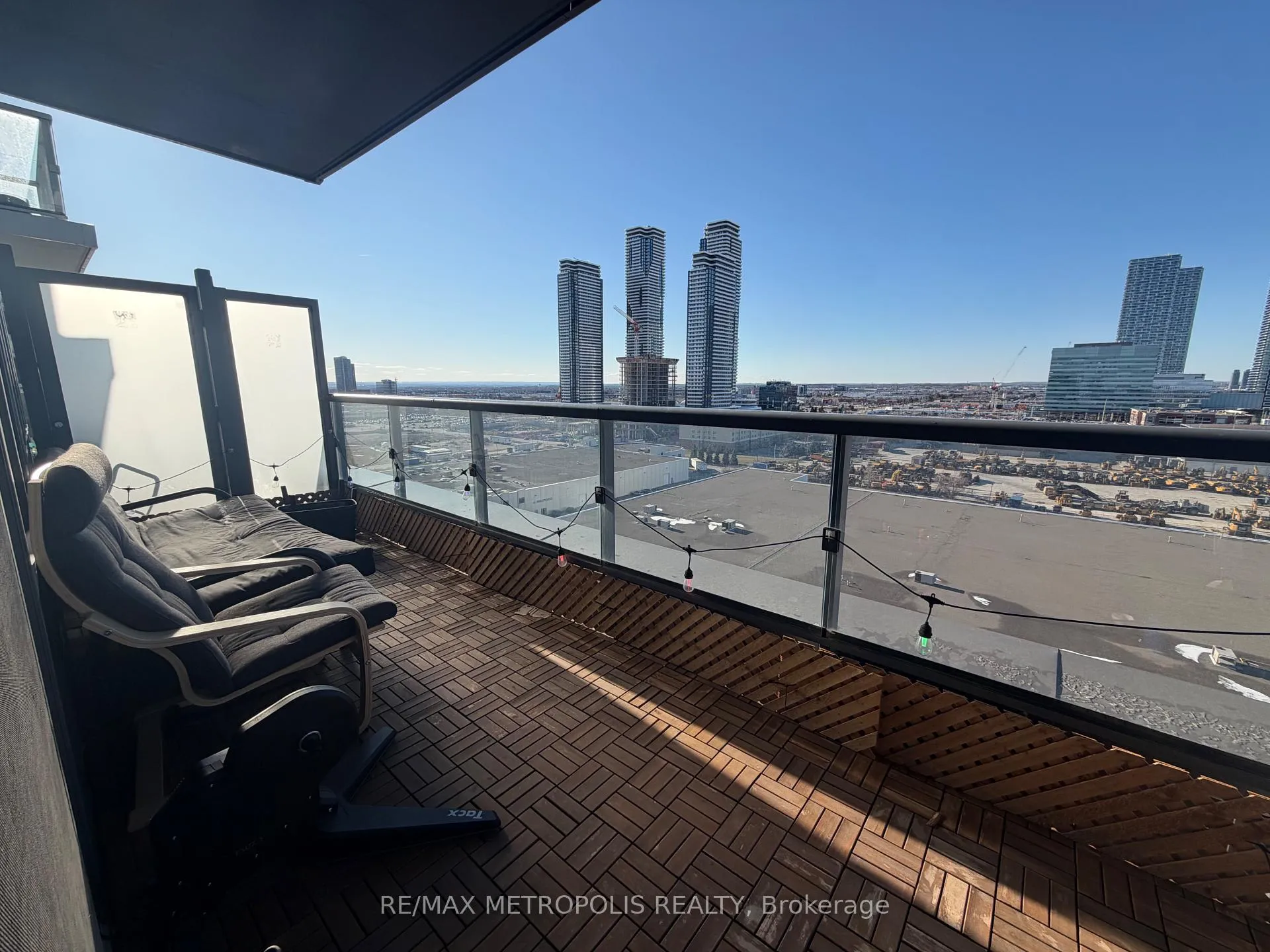 Photo 8 of Unit 1217, 38 Honeycrisp Crescent, Vaughan, Vaughan Corporate Centre — HOMEH