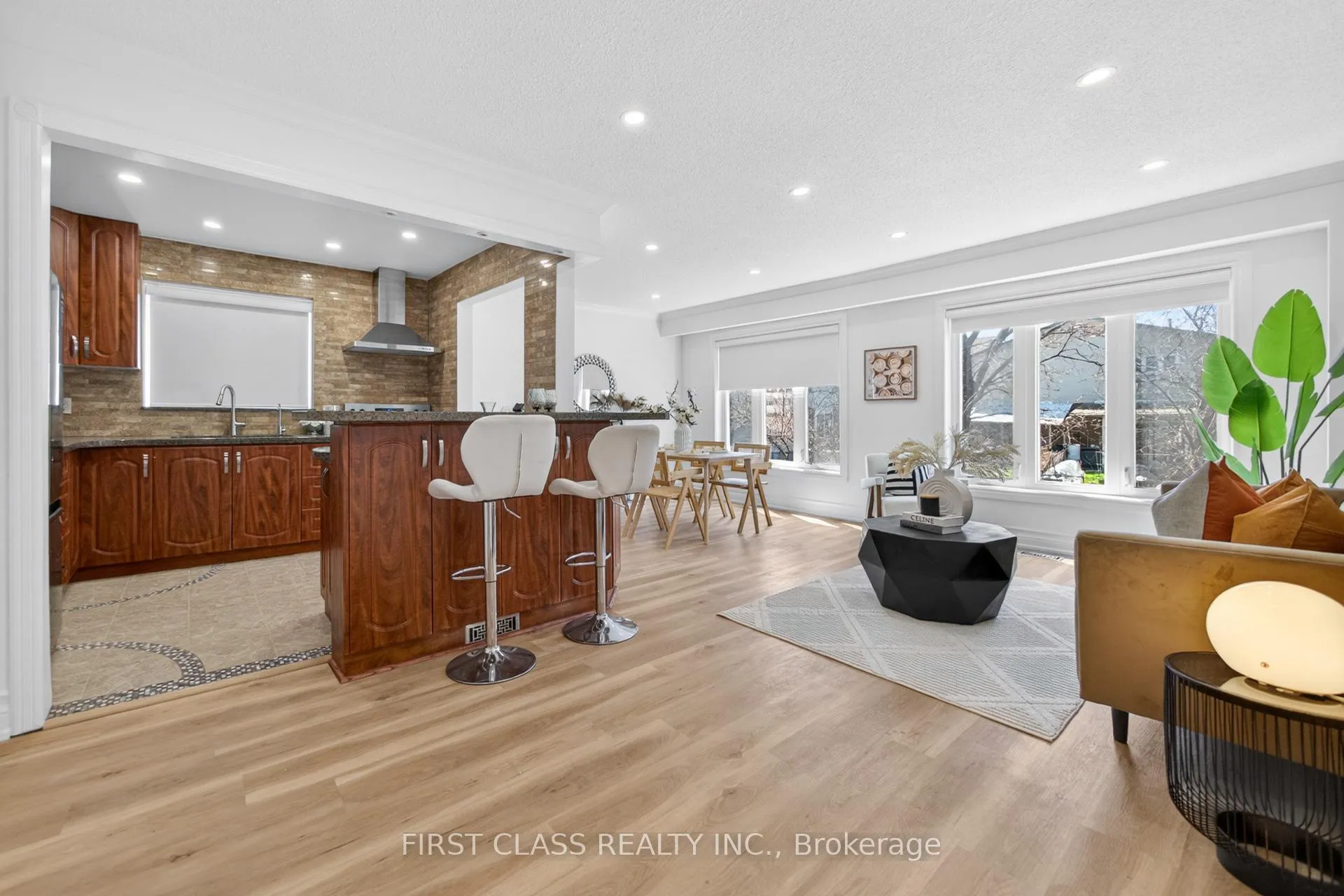 Photo 4 of 54 Puma Drive, Scarborough, L'Amoreaux — HOMEH