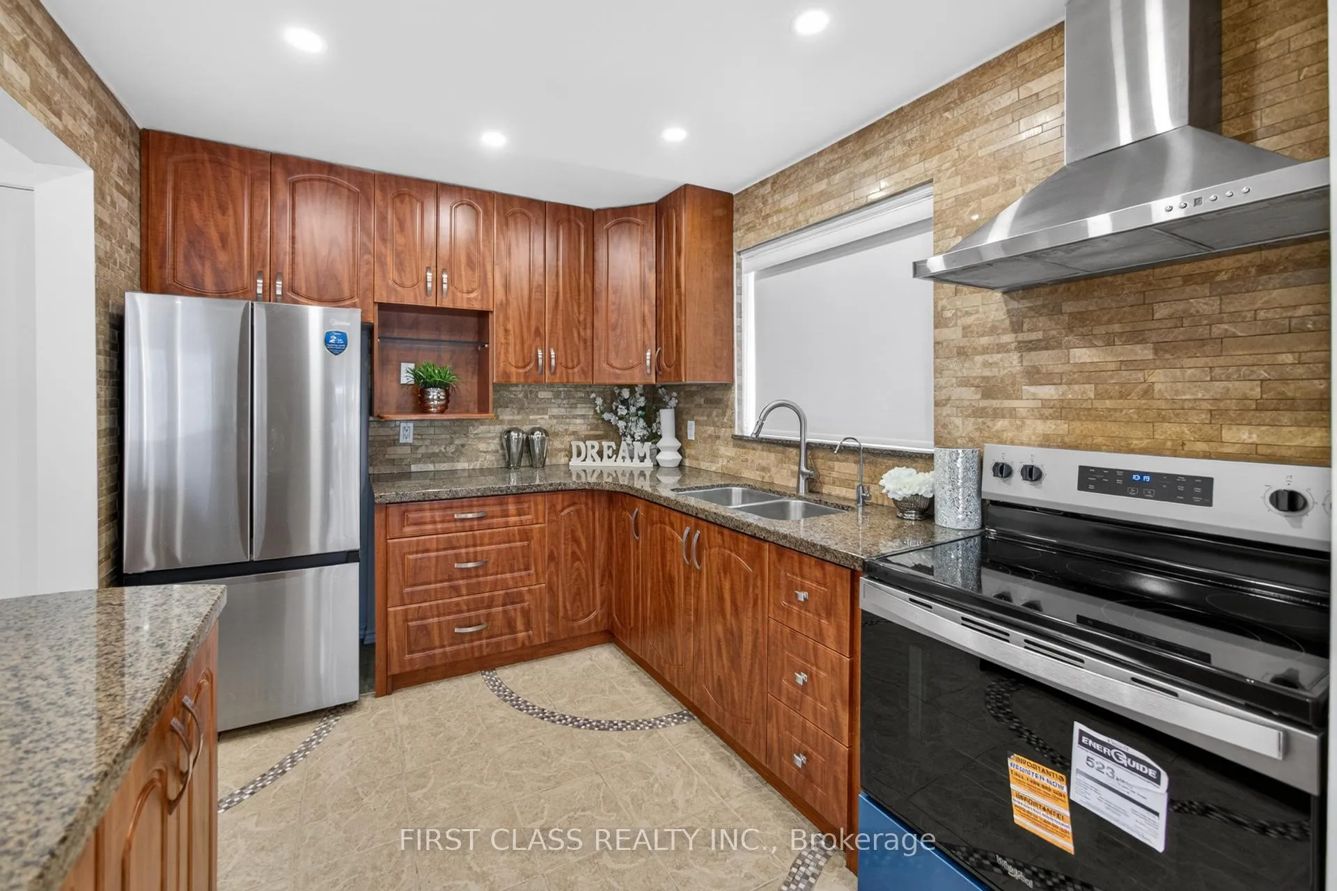 Photo 16 of 54 Puma Drive, Scarborough, L'Amoreaux — HOMEH