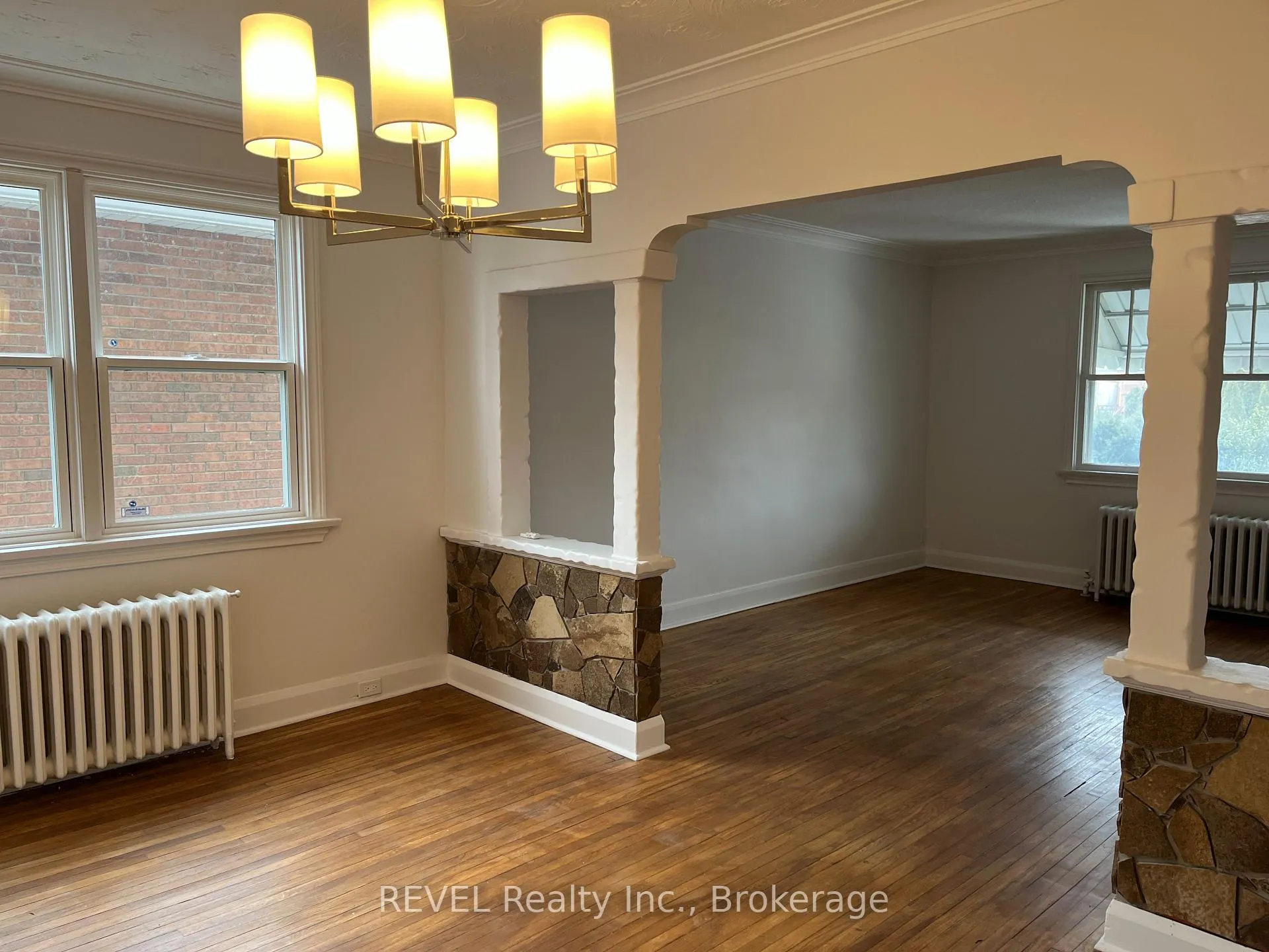 Photo 4 of 232 Vine Street, St. Catharines, Facer — HOMEH