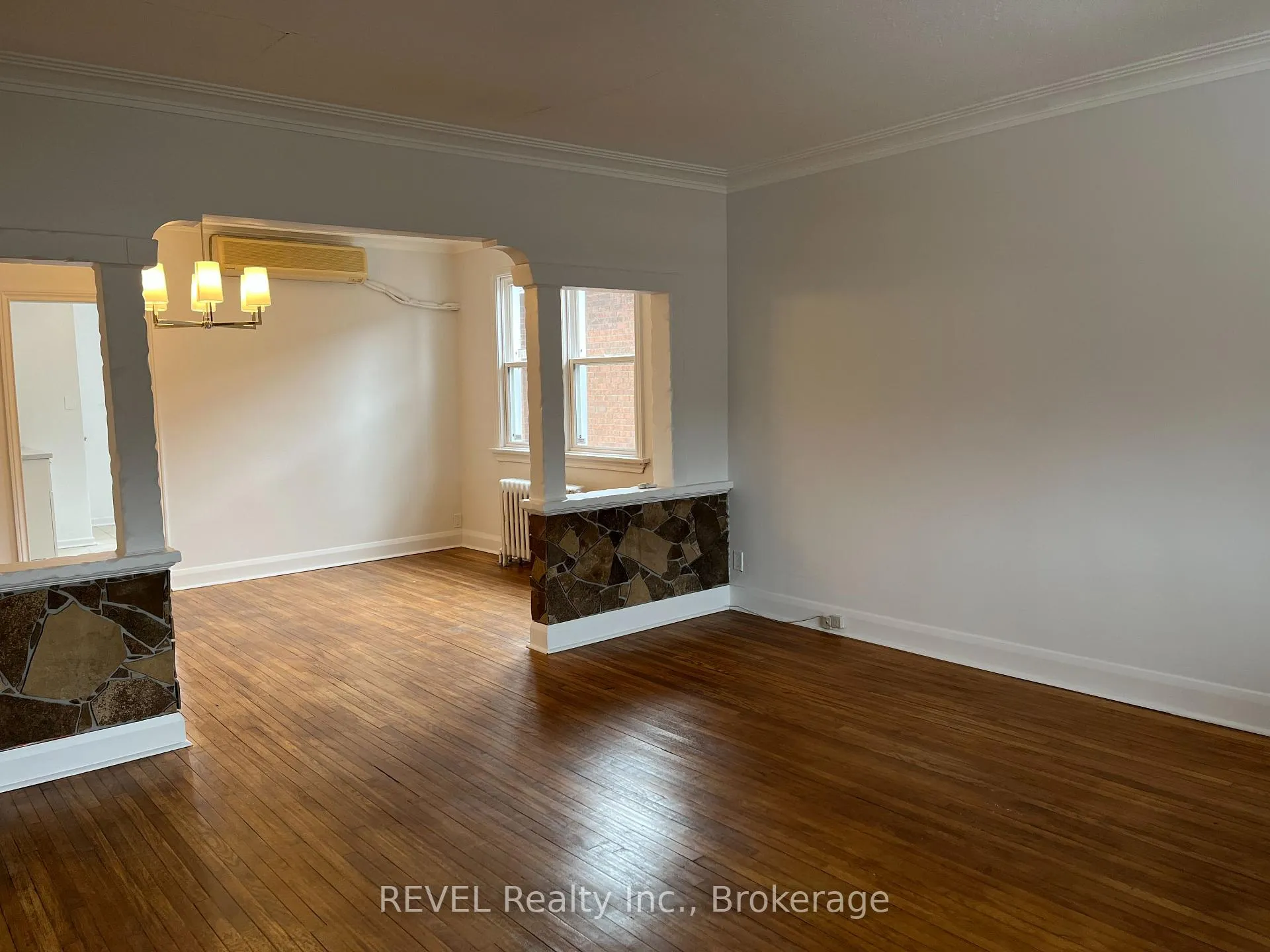 Photo 5 of 232 Vine Street, St. Catharines, Facer — HOMEH