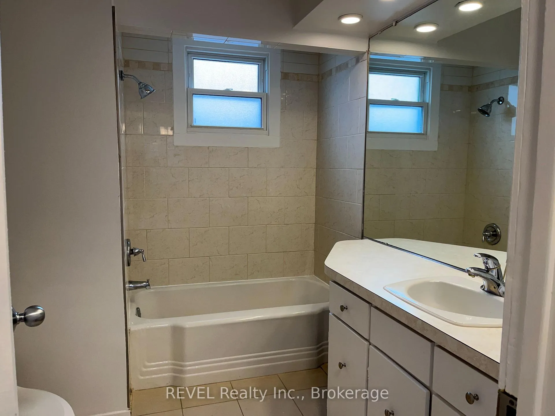Photo 8 of 232 Vine Street, St. Catharines, Facer — HOMEH