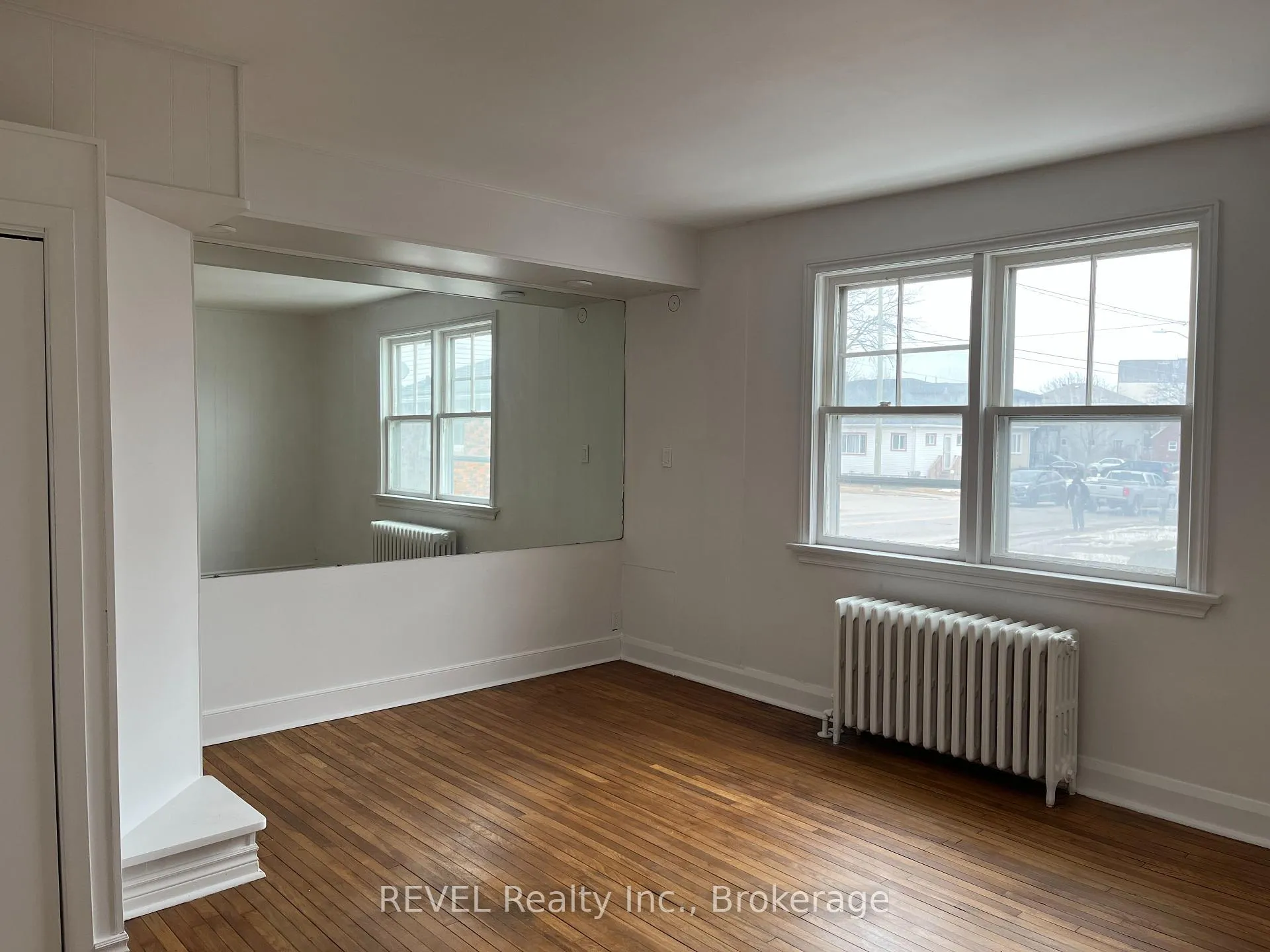 Photo 10 of 232 Vine Street, St. Catharines, Facer — HOMEH