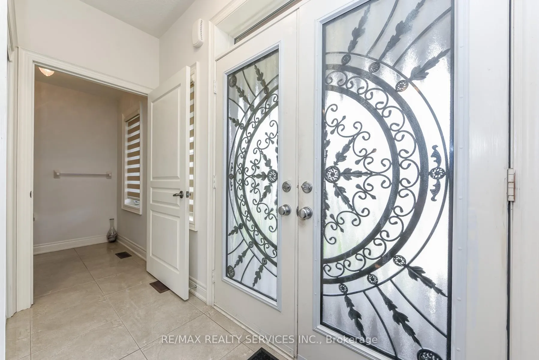Photo 6 of 567 Dougall Avenue E, Caledon, Rural Caledon — HOMEH