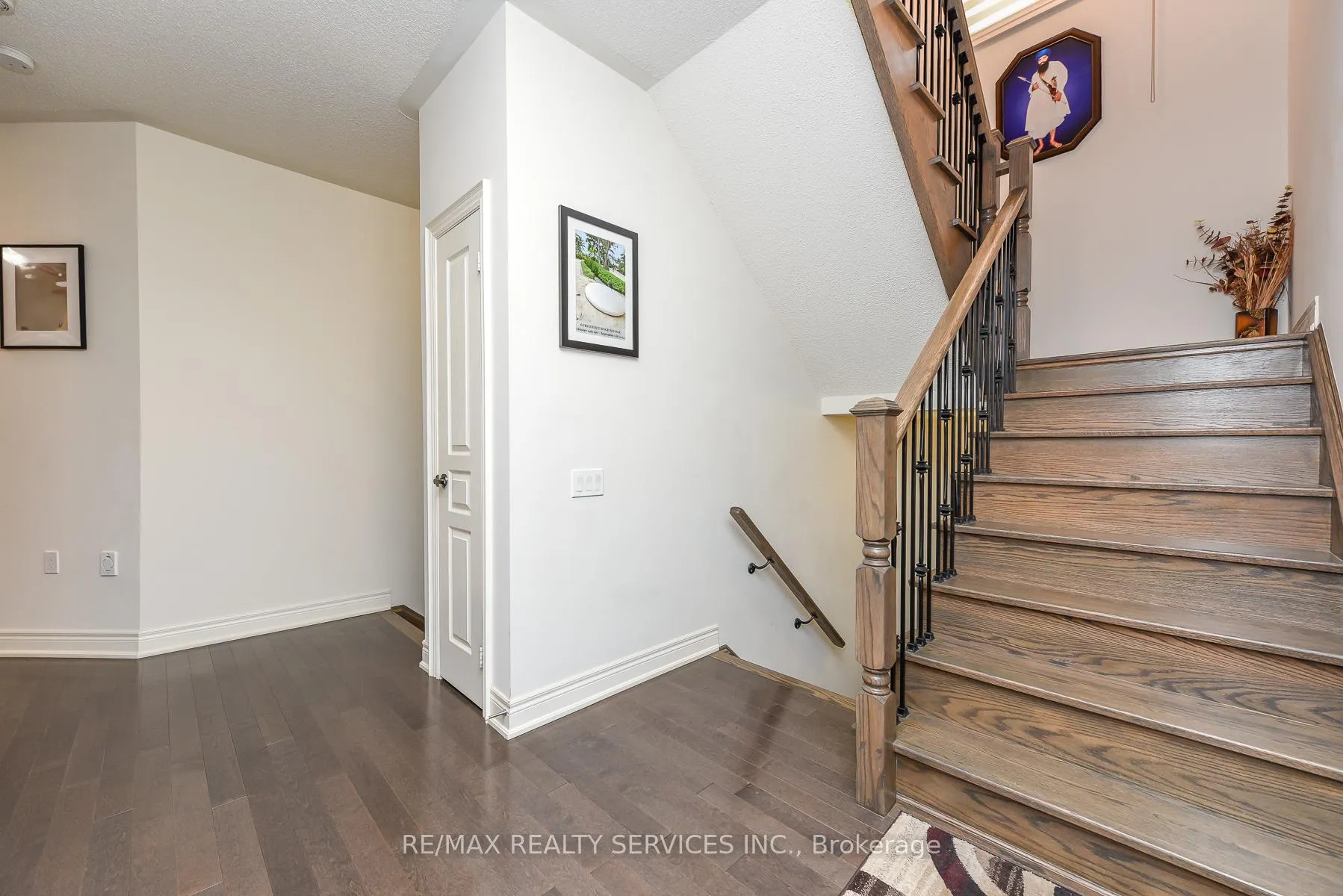 Photo 14 of 567 Dougall Avenue E, Caledon, Rural Caledon — HOMEH